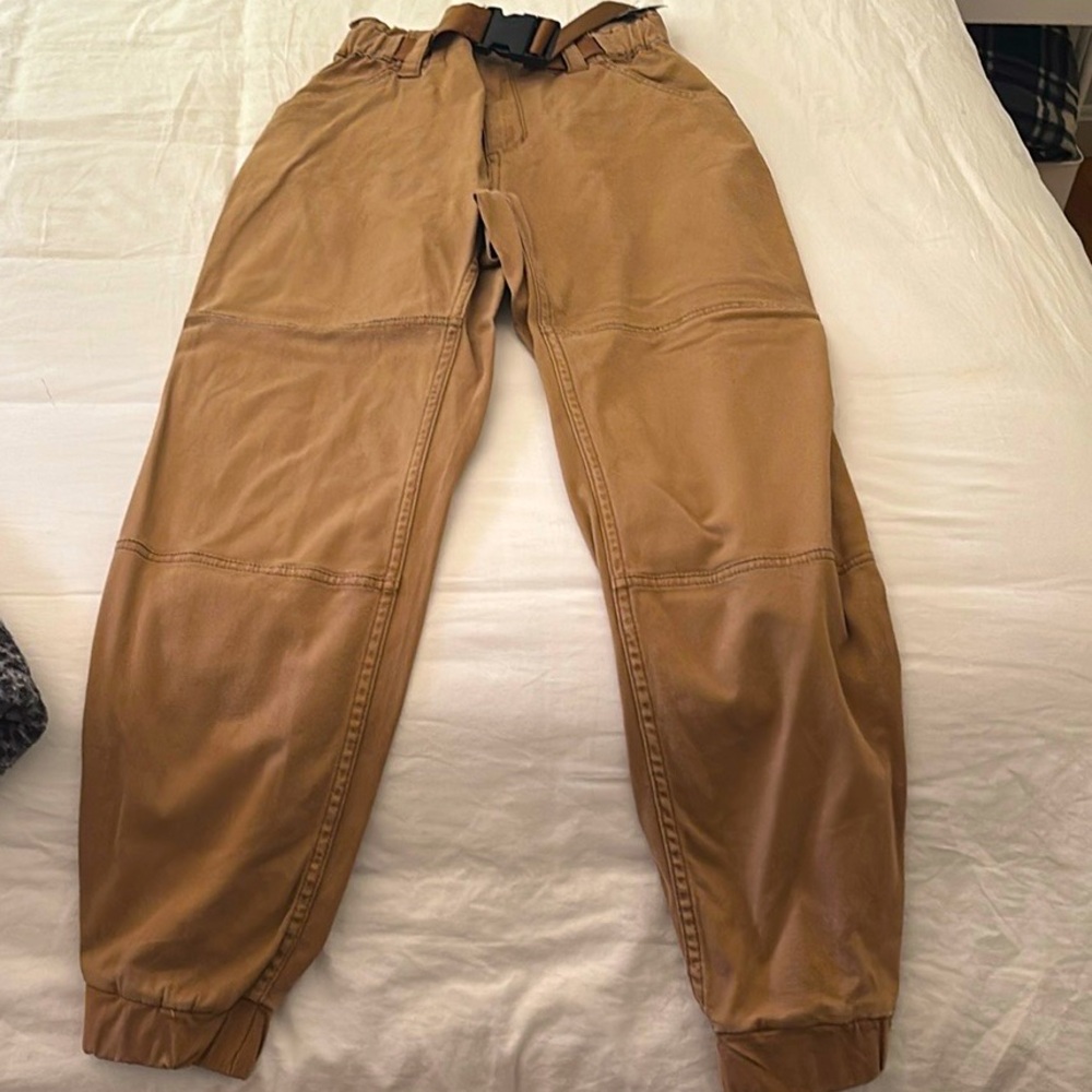 Hollister Women's Tan Cargo Pants with Belt